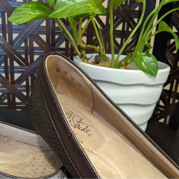 LIFE STRIDE Snake Print Flats - Picture 3 of 7